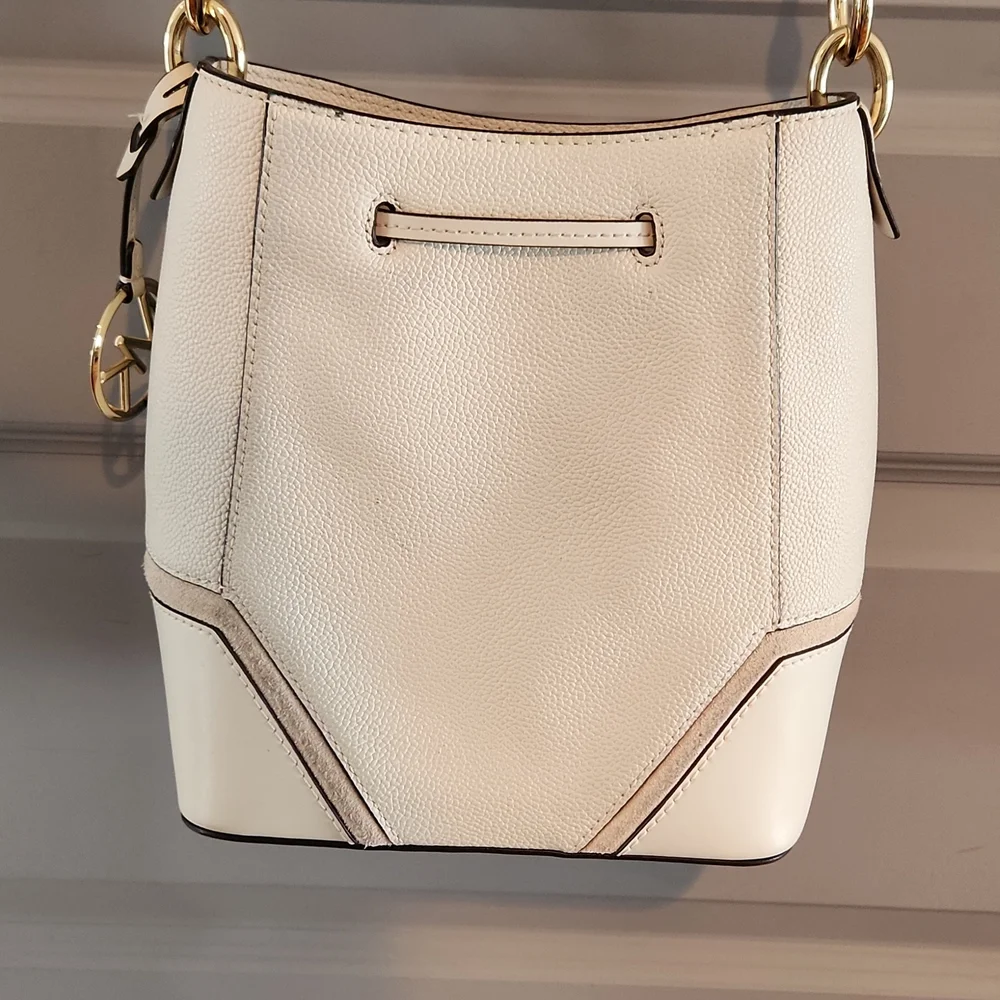 Micheal Kors Bucket Purse - Picture 2 of 7